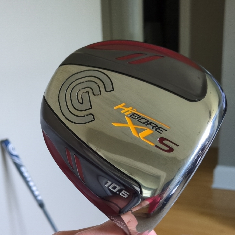 Cleveland Golf HiBore XLS Driver RH 10.5 with Head cover